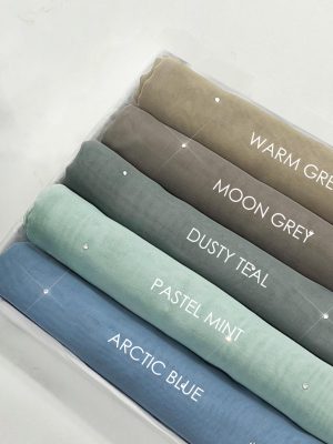flatlay pastel mint and warm grey DELIA flatlay pastel mint and warm grey DELIA