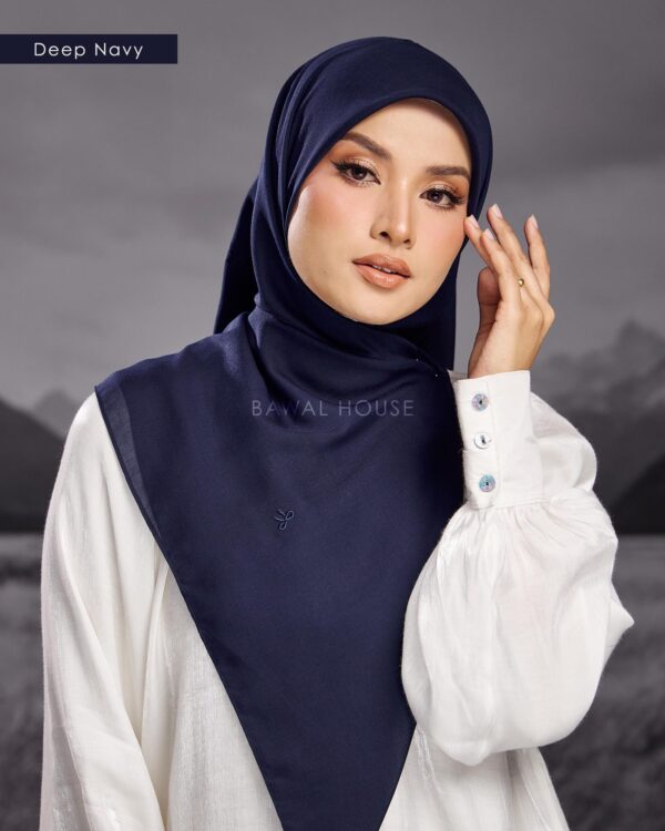 Deep navy 3