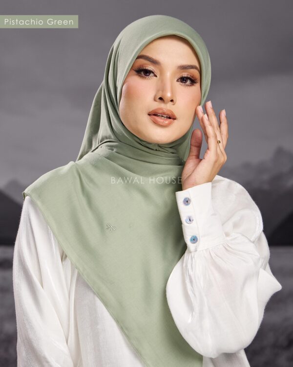 Pistachio green 3