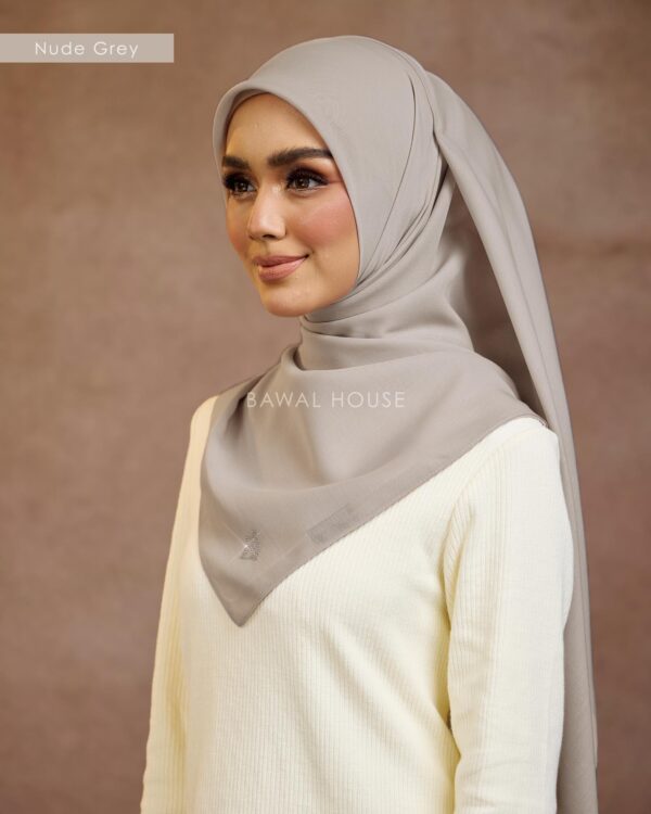 nude grey2
