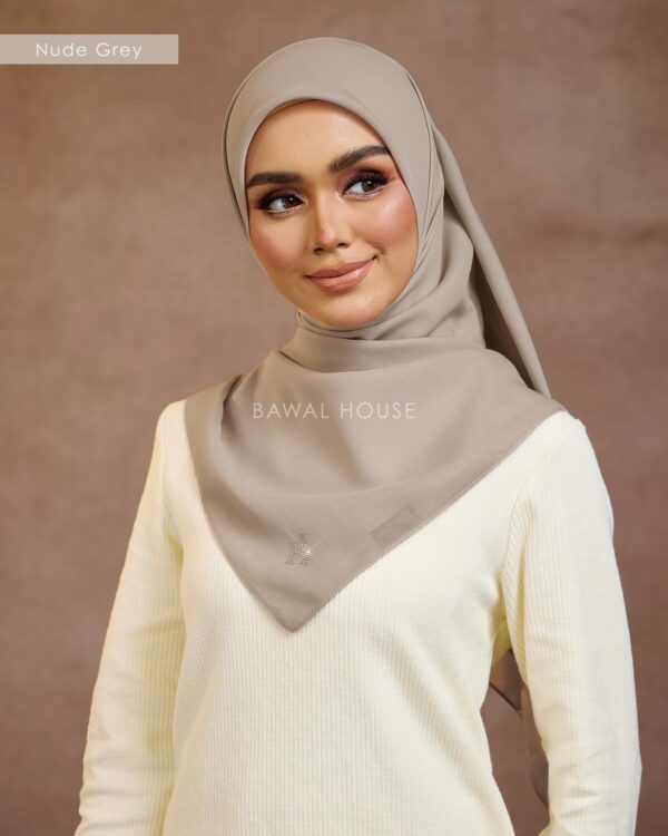 nude grey3